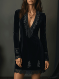 Vestido Mini de Terciopelo Negro Retro con Encaje Bordado