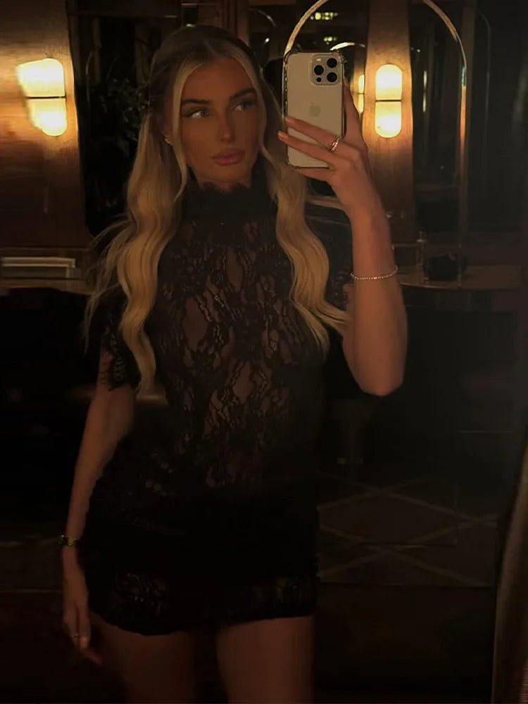 María - Vestido Encaje Cuello Alto