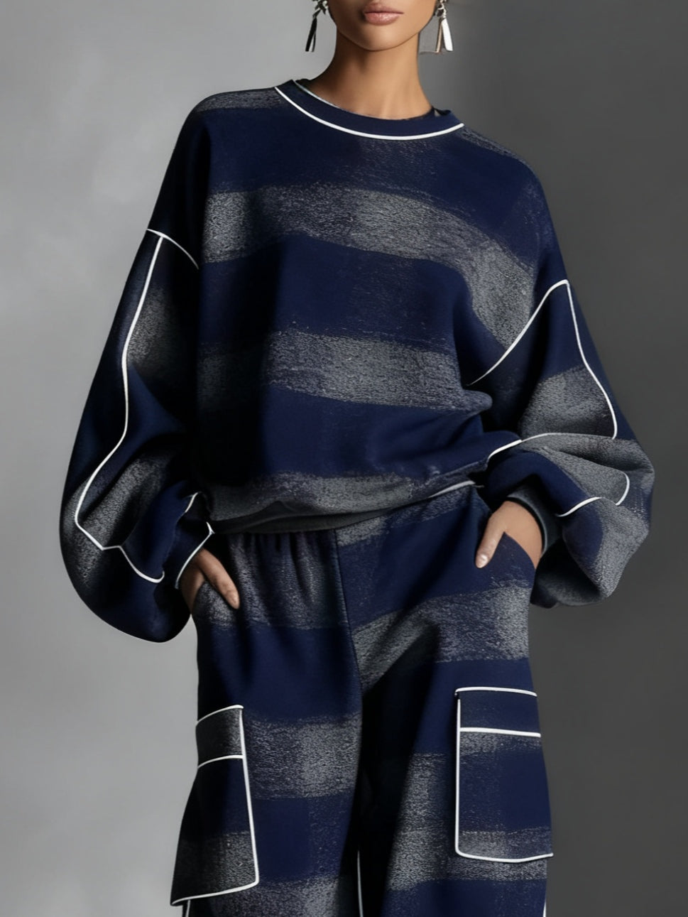 Sudadera a rayas azul y gris con pantalones casuales de dos piezas