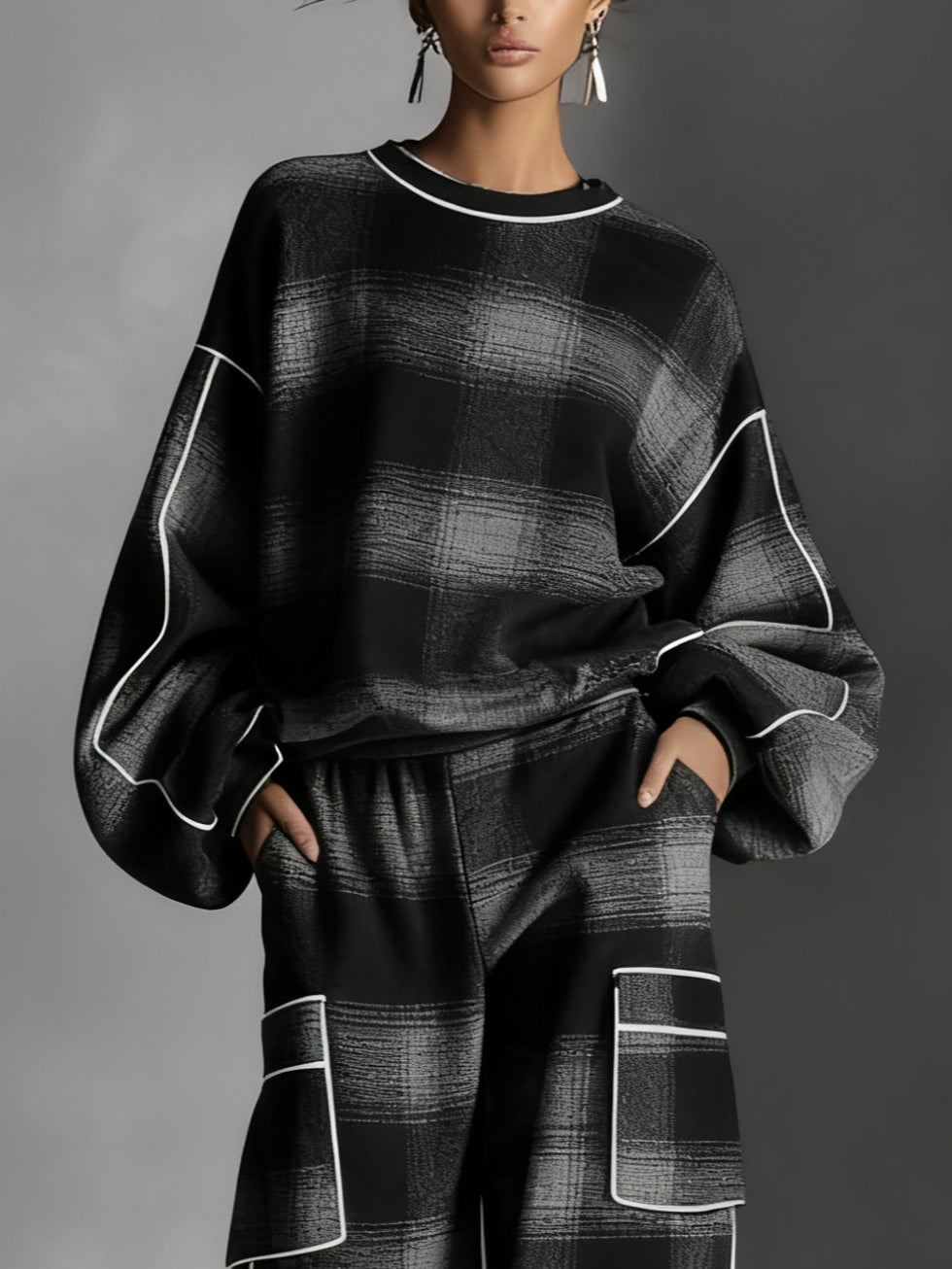 Sudadera a rayas en negro y gris con pantalones casuales, conjunto de dos piezas