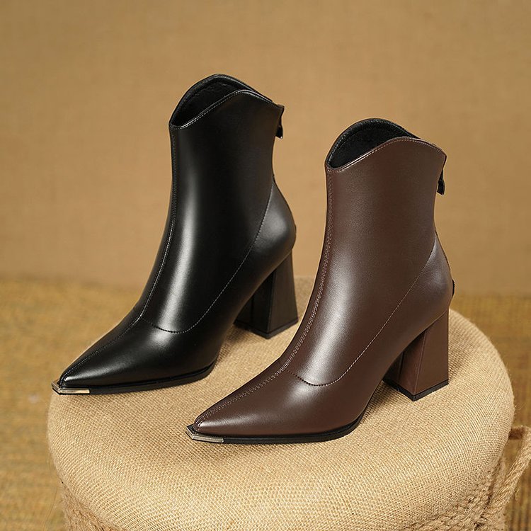 Noxé | Botines Chelsea Elegantes con Punta Cromada